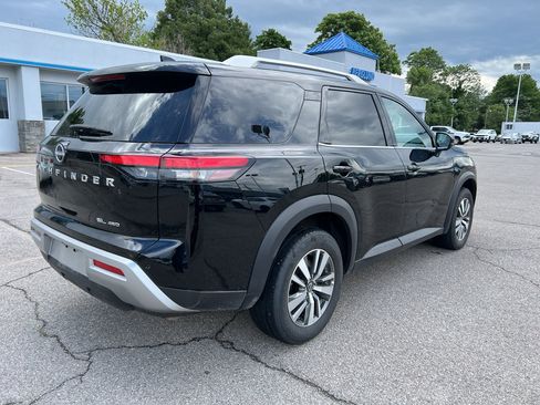 Used 2025 Nissan Pathfinder SL AWD/4WD image 3