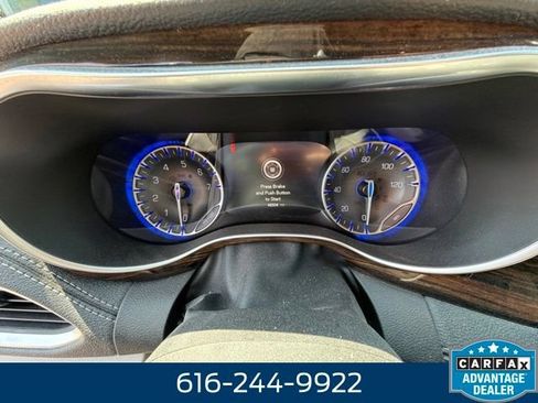 Used 2023 Chrysler Pacifica Limited AWD/4WD image 4