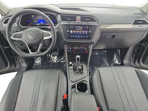 Certified 2022 Volkswagen Tiguan SE image 9