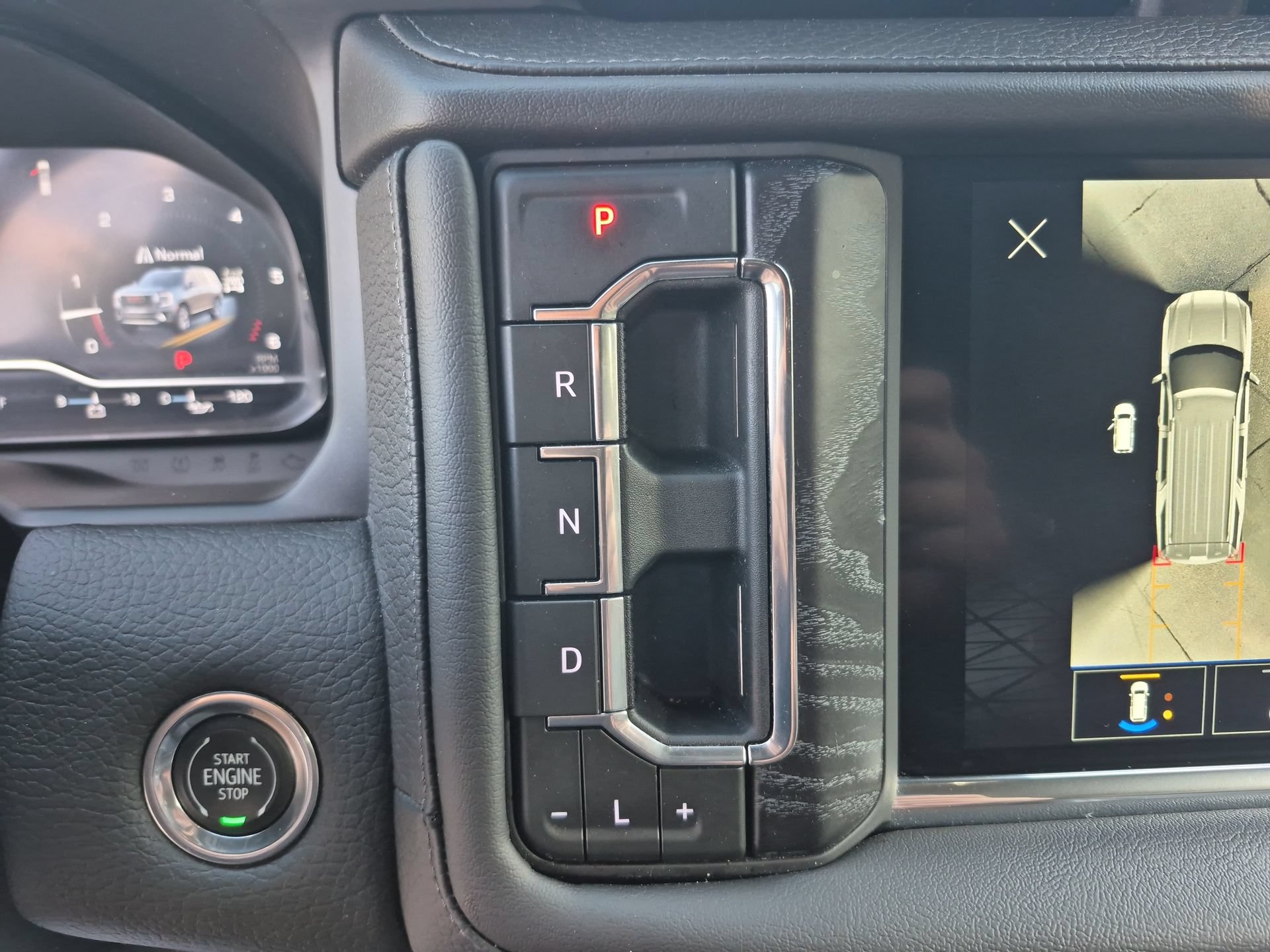 Used 2023 GMC Yukon XL Denali AWD/4WD image 17