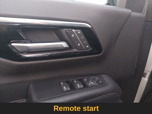 Used 2025 Chevrolet Suburban Premier image 13