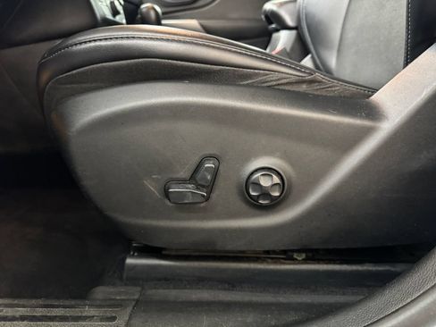 Used 2019 Jeep Cherokee Latitude Plus FWD image 13