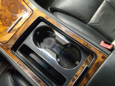 Used 2017 Lincoln Continental Select image 26