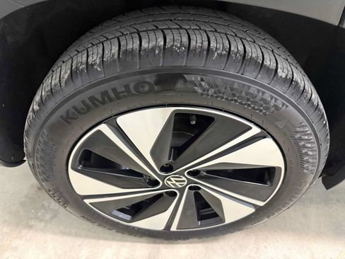 Certified 2026 Volkswagen Taos SE AWD/4WD image 13