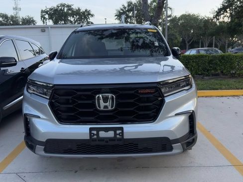 Used 2024 Honda Pilot TrailSport image 3