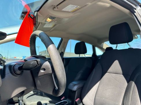 Used 2019 Ford Fiesta SE image 14