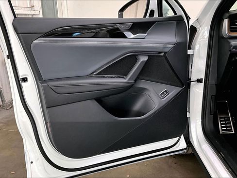 New 2026 Volkswagen Tiguan SEL R-Line image 24