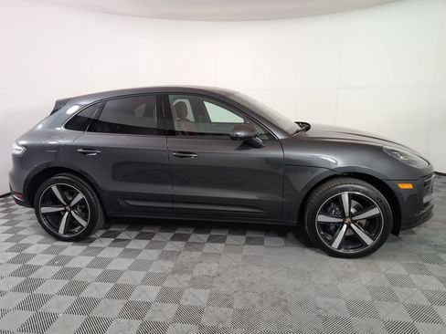 Certified 2025 Porsche Macan image 9
