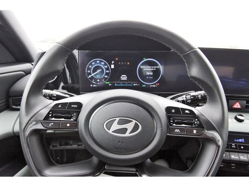 Used 2024 Hyundai Elantra Limited FWD image 17