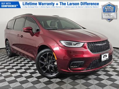 Used 2021 Chrysler Pacifica Touring-L w/ Uconnect Theater Family Group
