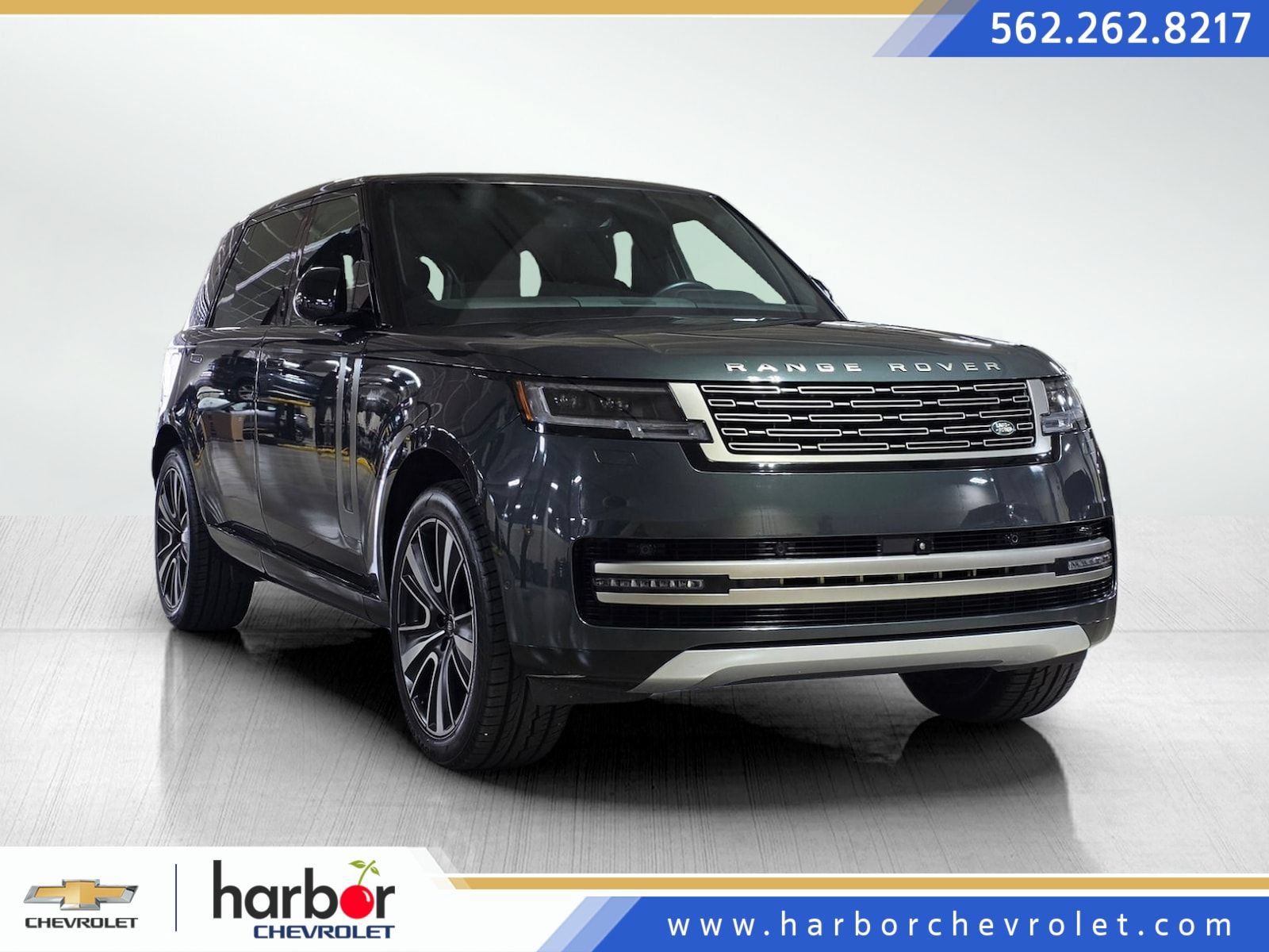 Used 2025 Land Rover Range Rover Long Wheelbase SE AWD/4WD image 1