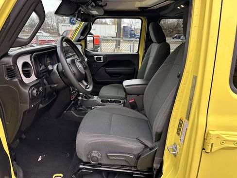 Used 2024 Jeep Wrangler Unlimited AWD/4WD image 11