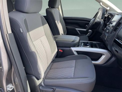 Used 2024 Nissan Titan SV w/ SV Convenience Package image 24