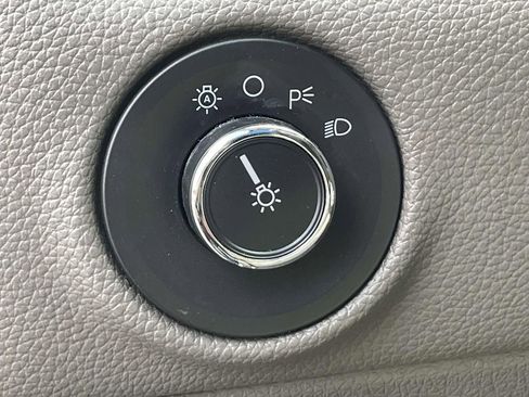 Used 2017 Lincoln Navigator Select image 18