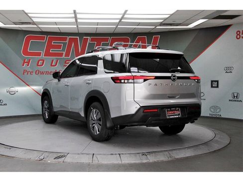 New 2025 Nissan Pathfinder SV image 4