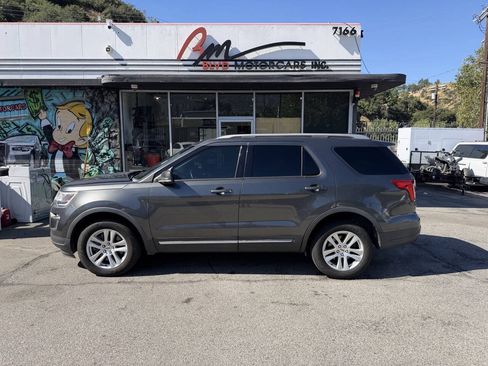 Used 2019 Ford Explorer XLT w/ Equipment Group 201A AWD/4WD image 2