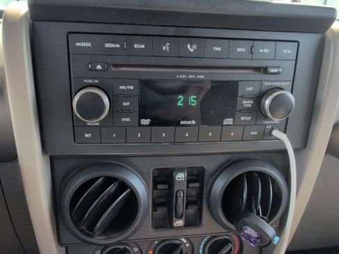 Used 2007 Jeep Wrangler Unlimited Sahara w/ Dual Top Group AWD/4WD image 6