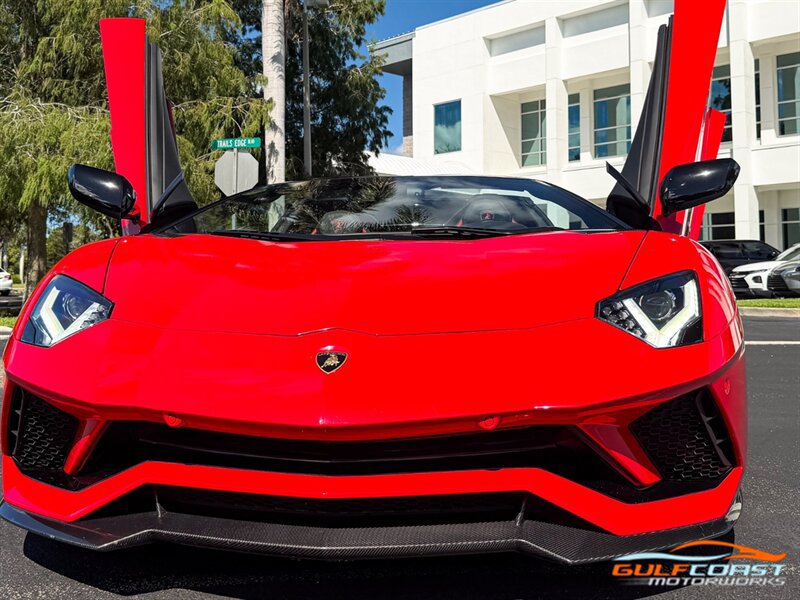 Used 2019 Lamborghini Aventador S AWD/4WD image 3