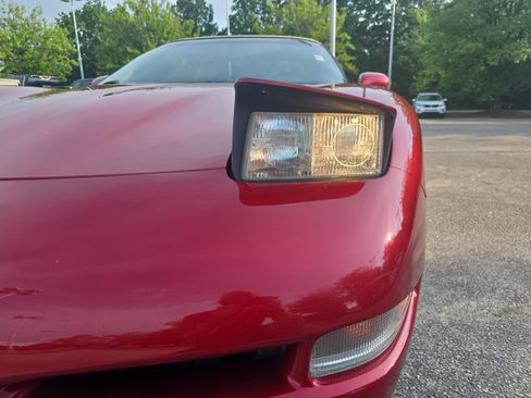Used 2004 Chevrolet Corvette Convertible w/ Preferred Equipment Group RWD image 24