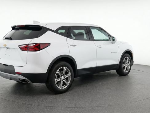 Used 2025 Chevrolet Blazer LT FWD image 9