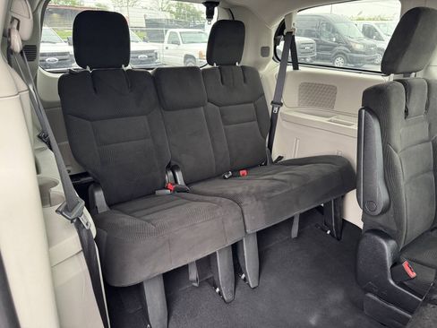 Used 2017 Dodge Grand Caravan SE FWD image 11
