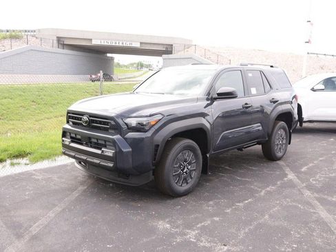 New 2026 Toyota 4Runner SR5 AWD/4WD image 2