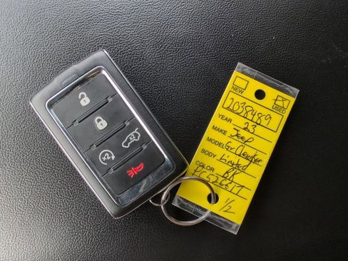 Used 2023 Jeep Grand Cherokee Limited w/ Luxury Tech Group II image 71