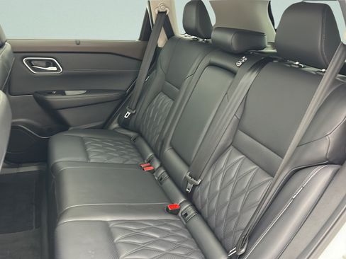 Used 2023 Nissan Rogue Platinum w/ Platinum Premium Package AWD/4WD image 11