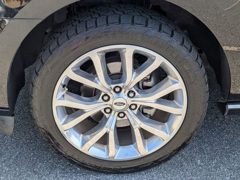 Used 2019 Ford Expedition Platinum image 13