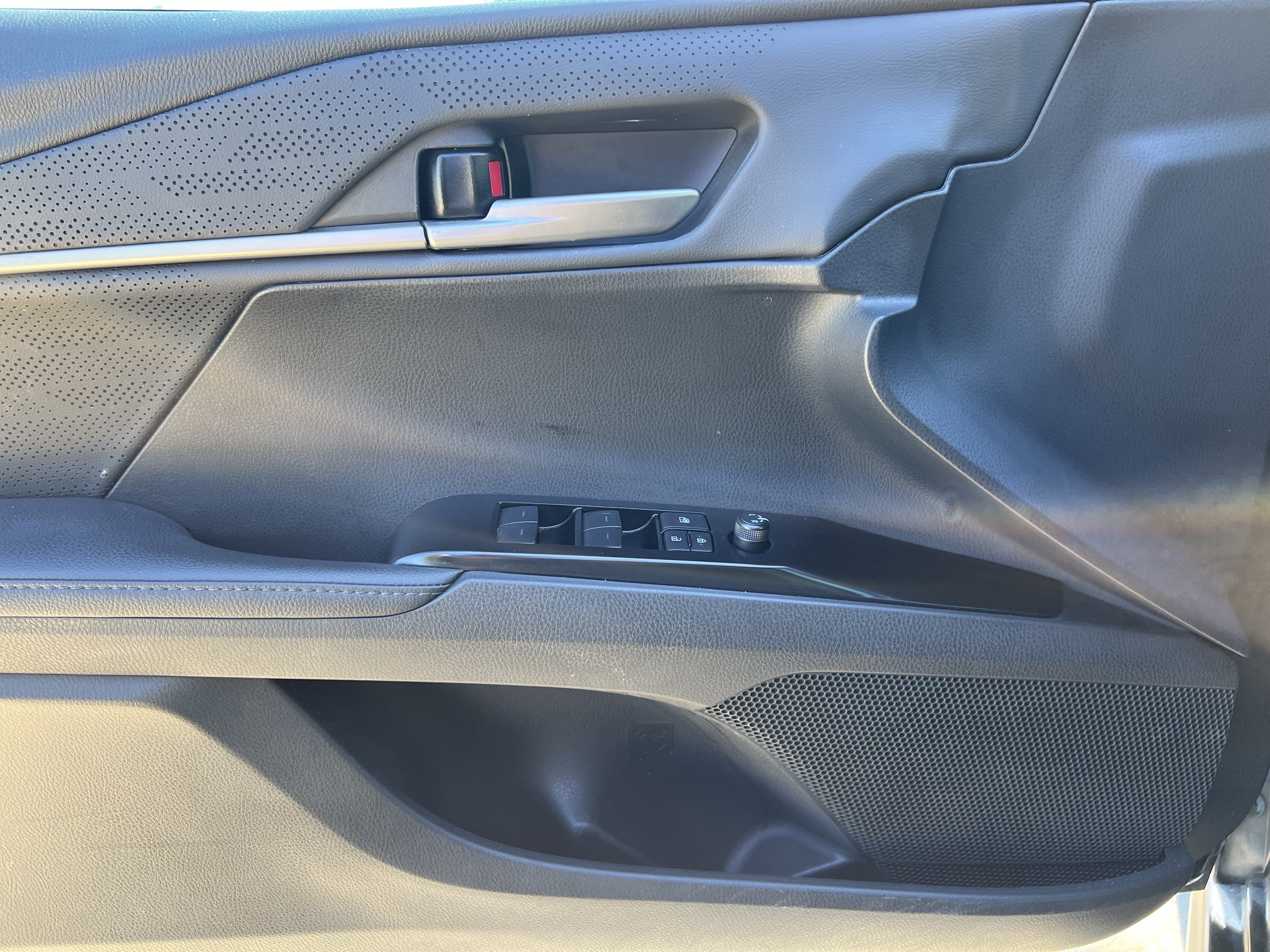 Used 2025 Toyota Camry XSE FWD image 14