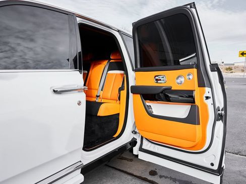 Used 2025 Rolls-Royce Cullinan AWD/4WD image 39