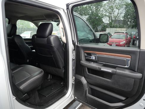 Used 2017 RAM 1500 Laramie AWD/4WD image 30