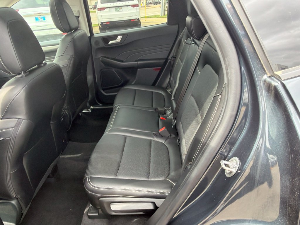 Used 2022 Ford Escape SEL w/ Technology Package AWD/4WD image 11