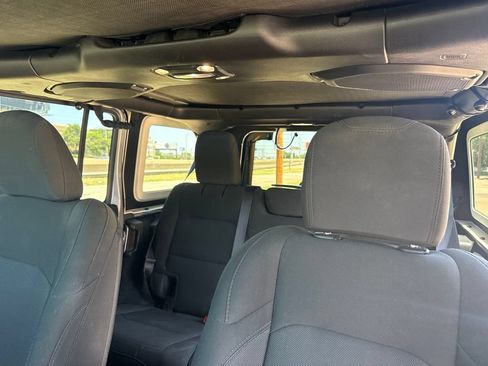 Used 2019 Jeep Wrangler Unlimited Sport AWD/4WD image 16