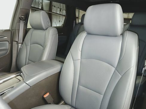 Used 2023 Buick Enclave Essence w/ Experience Buick Package FWD image 11