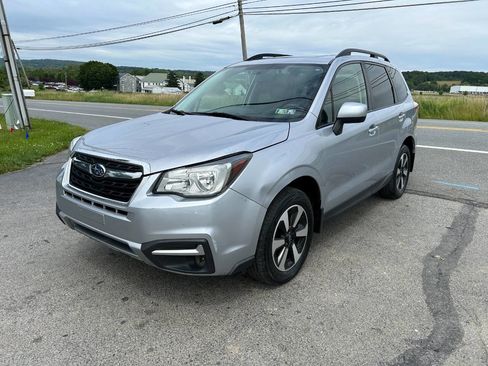 Used 2017 Subaru Forester 2.5i Premium AWD/4WD image 4