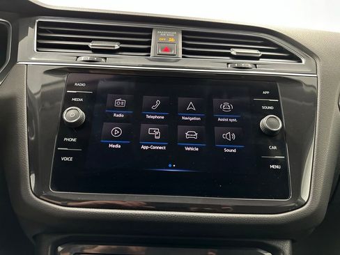 Used 2022 Volkswagen Tiguan SE AWD/4WD image 28
