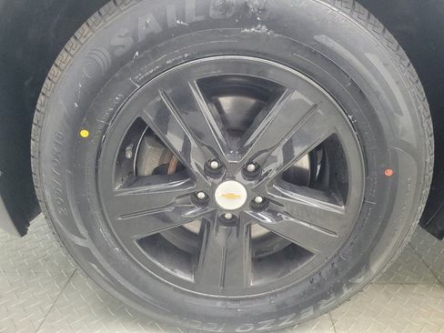 Used 2020 Chevrolet Trax LT w/ Sun & Sound Package FWD image 31