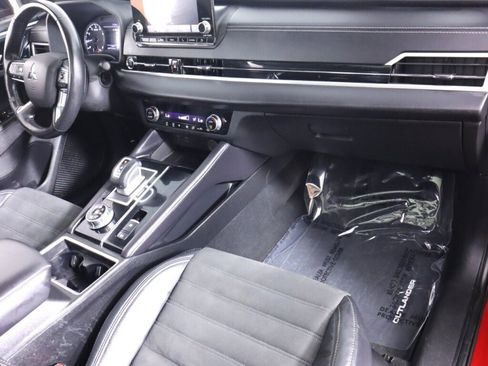 Used 2022 Mitsubishi Outlander SE AWD/4WD image 46