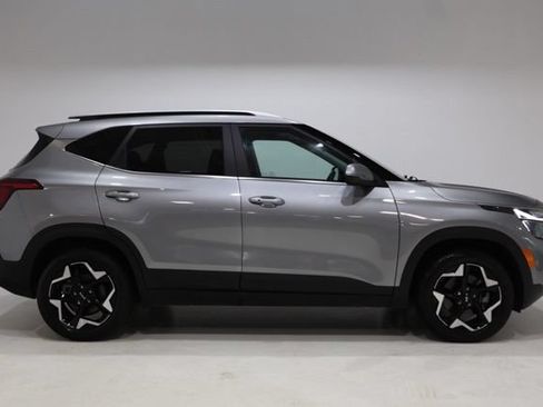 Used 2024 Kia Seltos EX AWD/4WD image 9