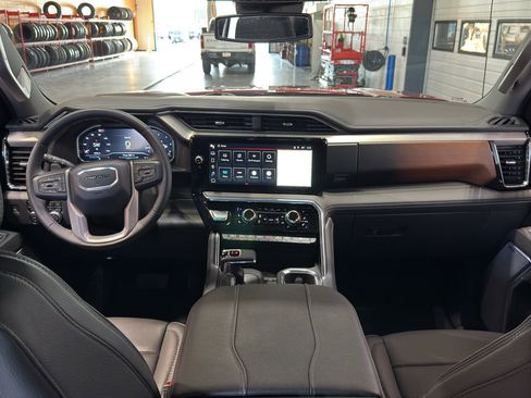 Used 2024 GMC Sierra 1500 Denali image 16