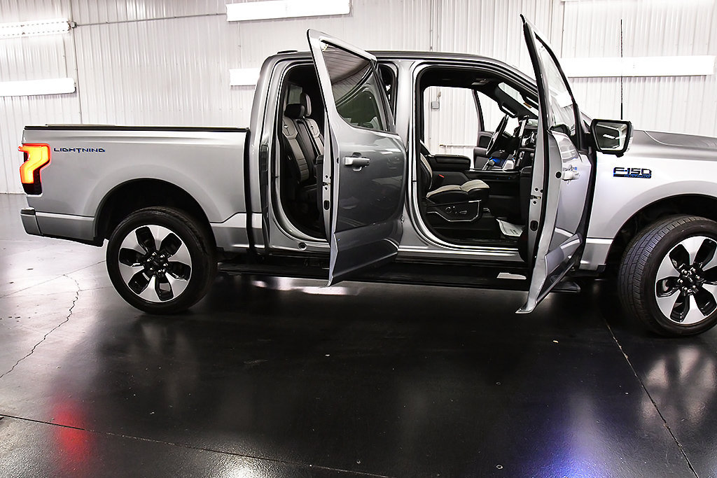 Used 2024 Ford F150 Lightning Platinum AWD/4WD image 33