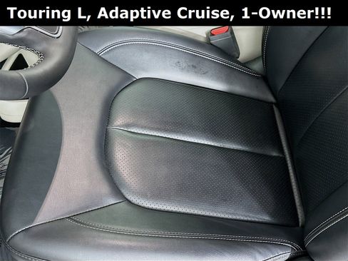 Used 2024 Chrysler Pacifica Touring-L image 19