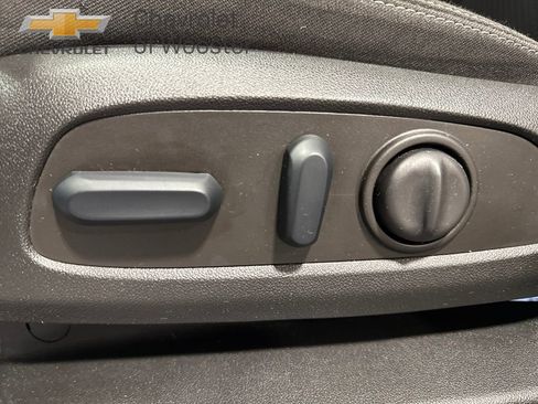 Used 2023 GMC Terrain SLE w/ Driver Convenience Package image 12