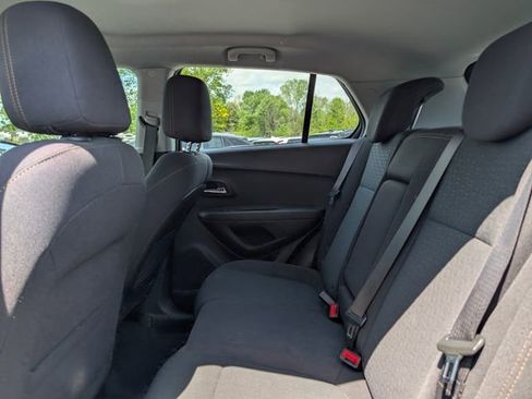 Used 2020 Chevrolet Trax LS AWD/4WD image 16