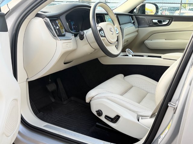 Used 2024 Volvo XC60 B5 Ultimate AWD/4WD image 14
