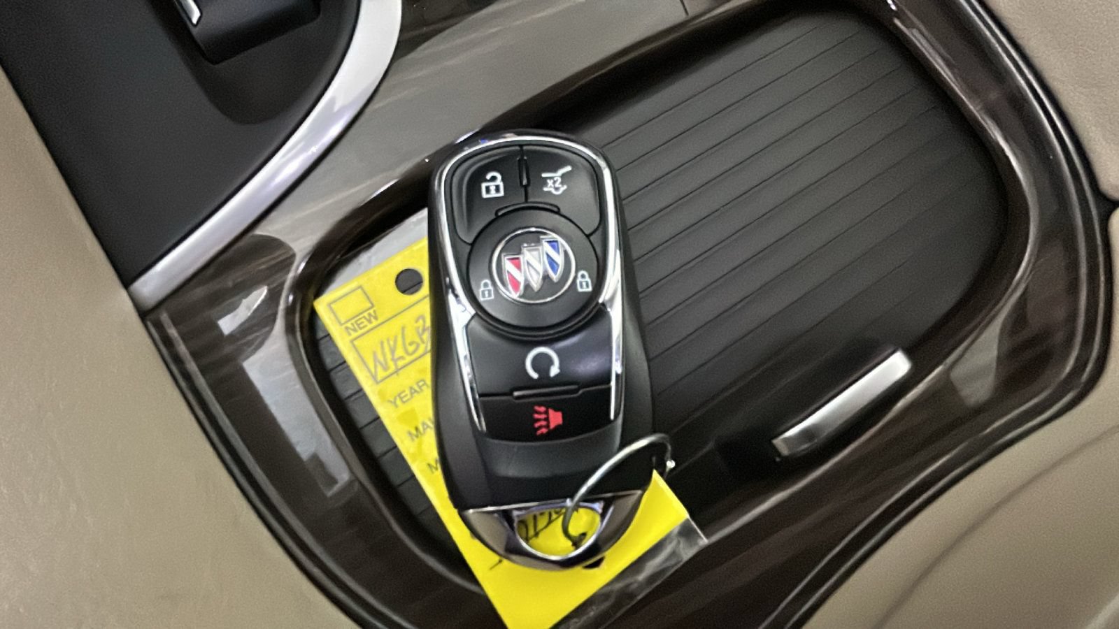 Used 2020 Buick Envision Essence FWD image 26