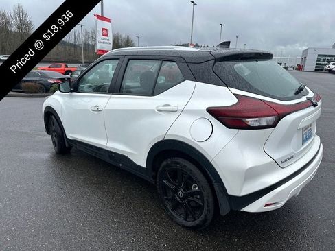 Used 2024 Nissan Kicks SV image 3