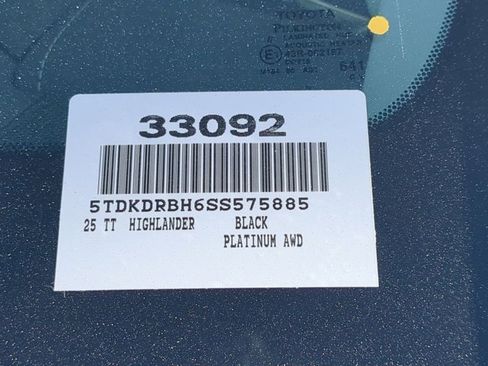 Certified 2025 Toyota Highlander Platinum image 19