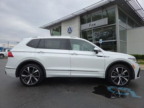 Used 2024 Volkswagen Tiguan SEL R-Line AWD/4WD image 9